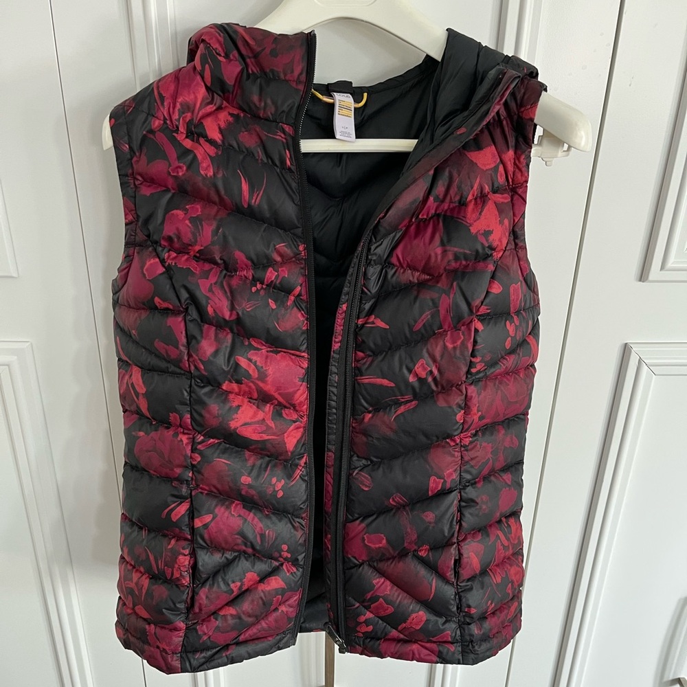 Lole Floral Puffer Vest in Red and Black